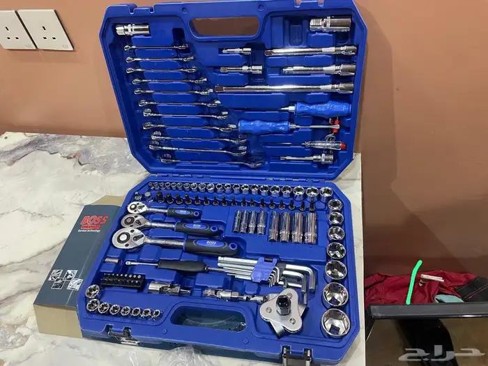 للبيع صندوق عده منشار بنزين وبطاريه مكينة صبغ بطاريه دريل 5