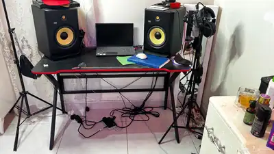 سماعة استديو روكيت 8 5