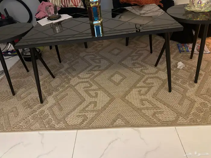 طاوله قزاز مع ثنتين خدمه 2