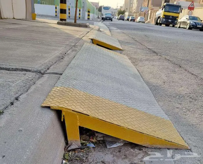 صاج حديد يستخدم لطلوع السيارات وذوي الاحتياجات للمحلات. 6