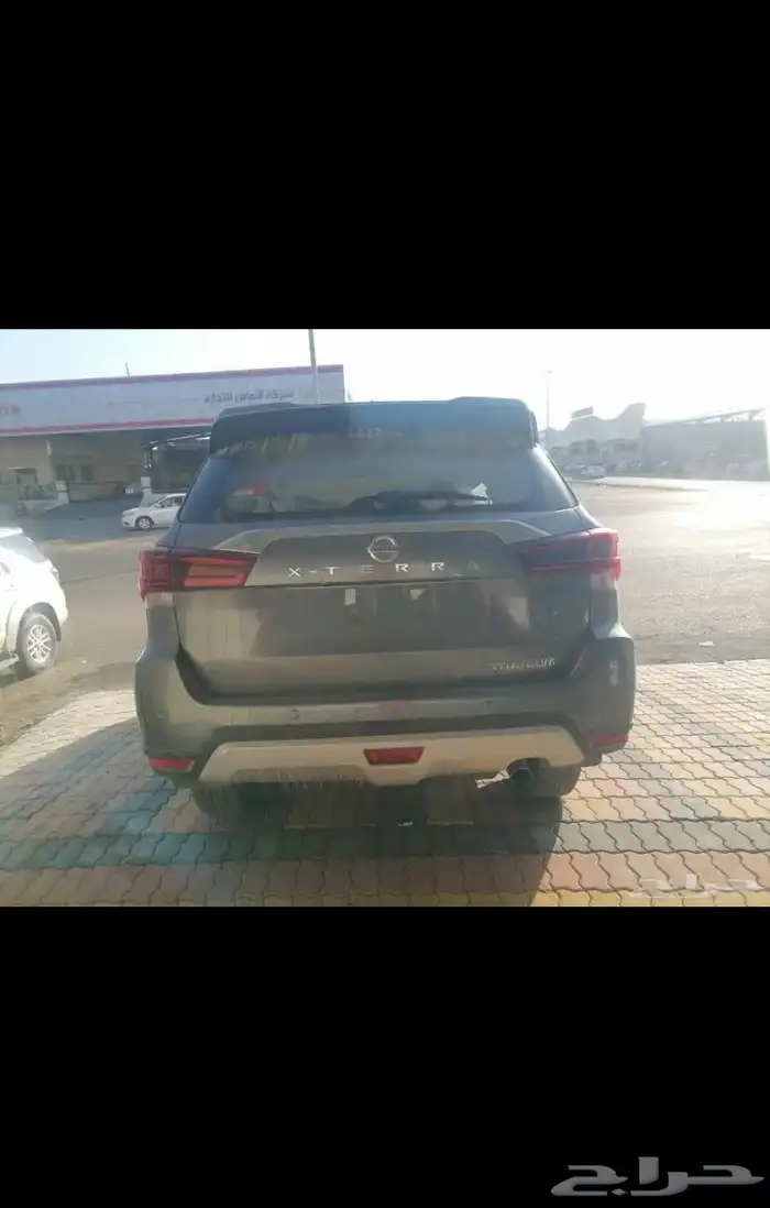 نيسان 2