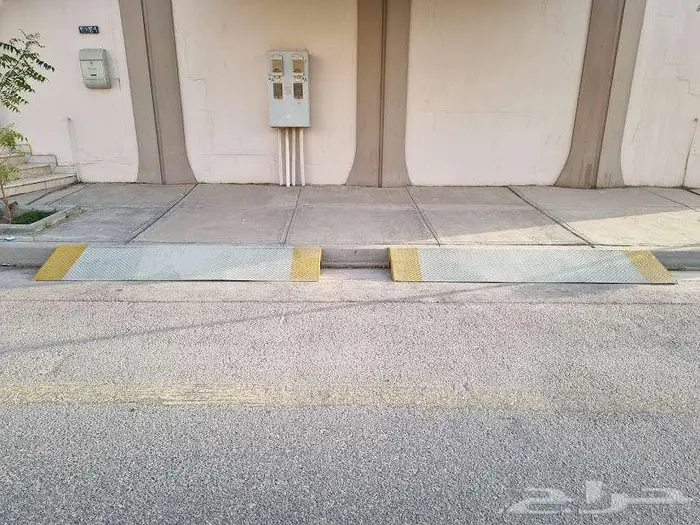 صاج حديد يستخدم لطلوع السيارات وذوي الاحتياجات للمحلات. 7