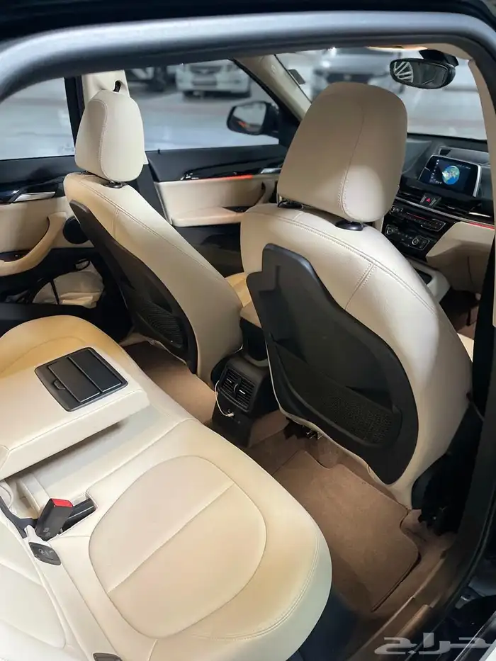luxury line BMW x1 2019 مخزن ونظيف 14
