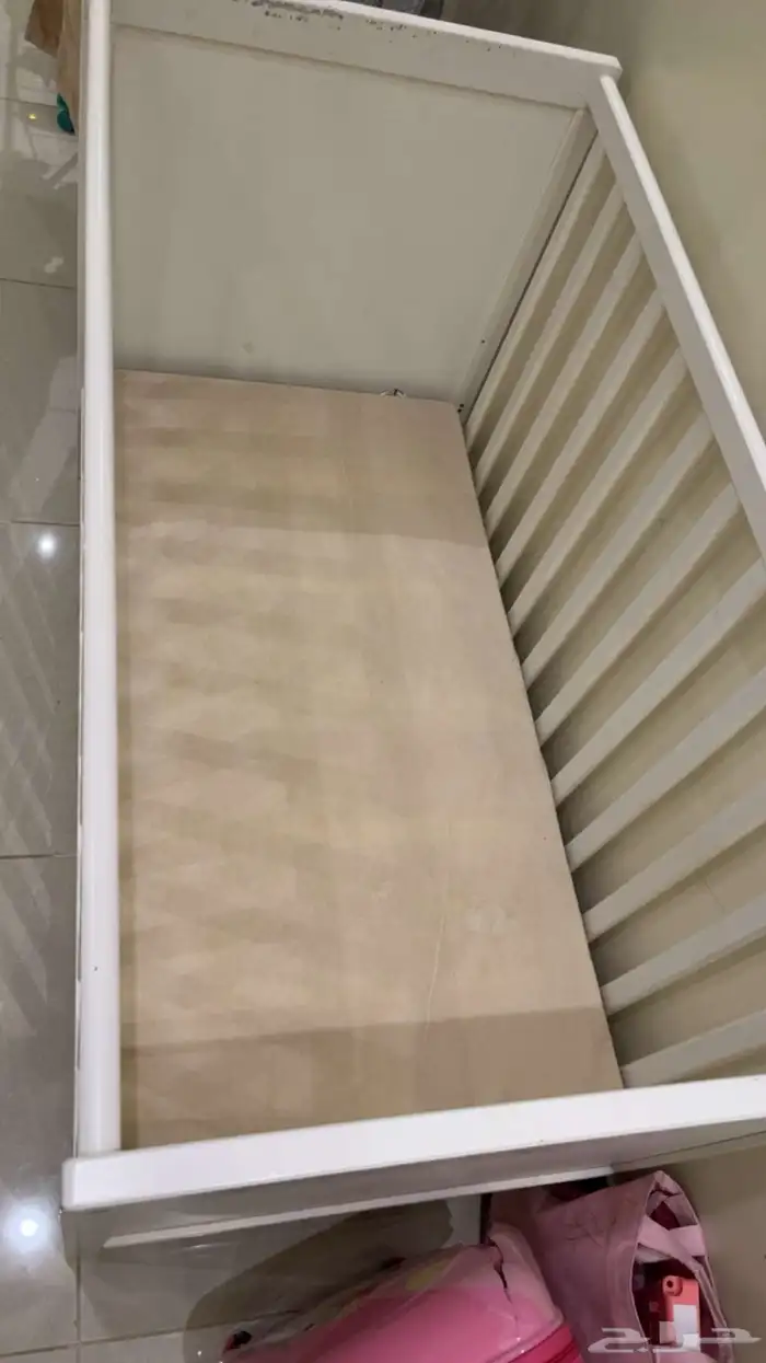 سرير اطفال من ايكيا مستخدم نظيف 2