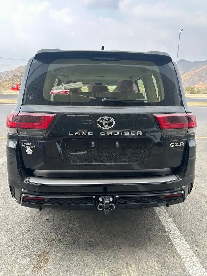 لاندكروزر 2025 فئة S اصفار سعودي السعر 335 11