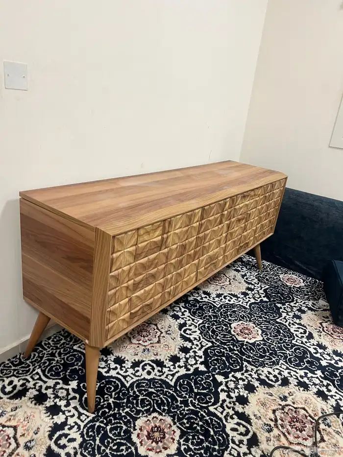 طاوله على السوم 1