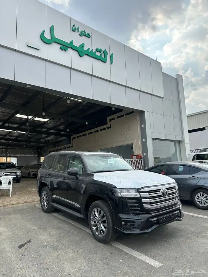 لاندكروزر 2025 فئة S اصفار سعودي السعر 335 15