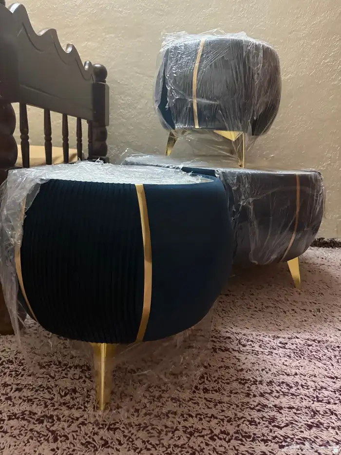 طاولات للبيع 0