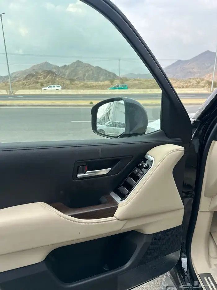 لاندكروزر 2025 فئة S اصفار سعودي السعر 335 20