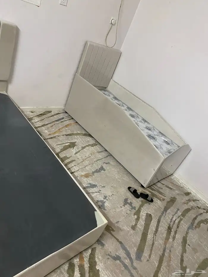 يوجد لدينا سرير اطفال وجميع الوان 1