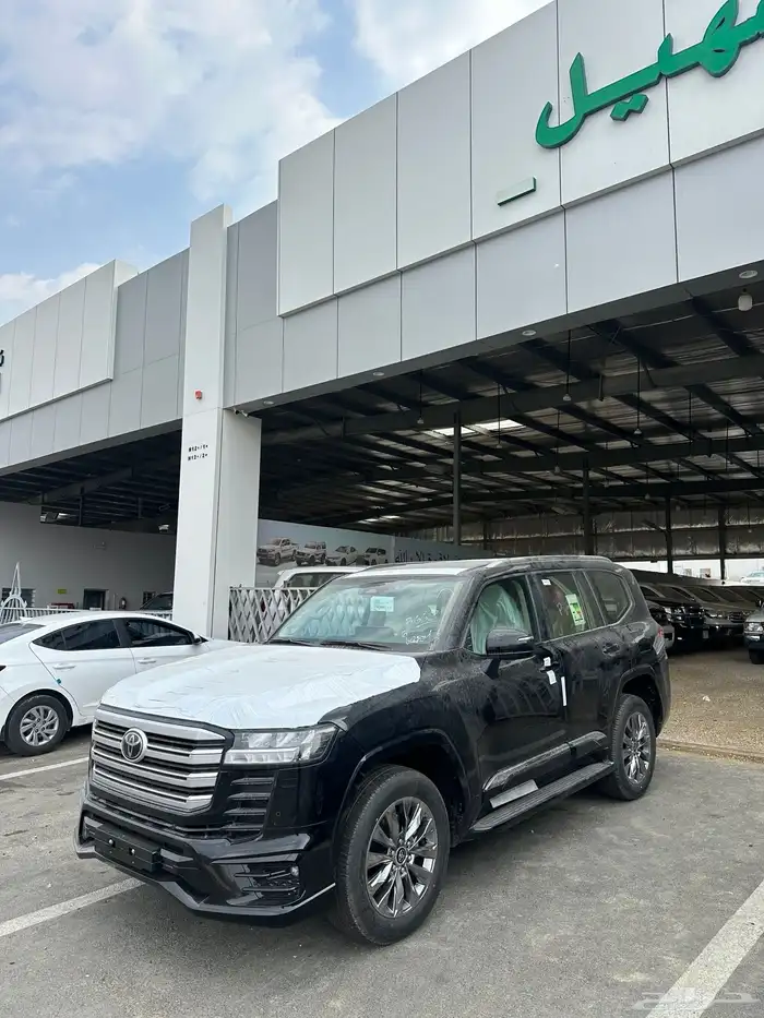 لاندكروزر 2025 فئة S اصفار سعودي السعر 335 3