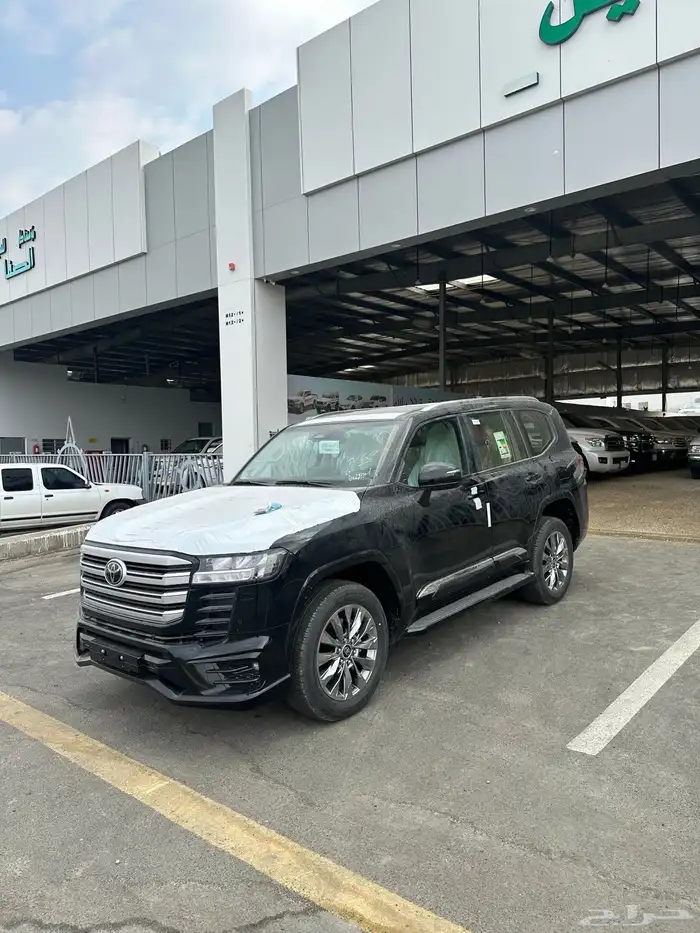 لاندكروزر 2025 فئة S اصفار سعودي السعر 335 6