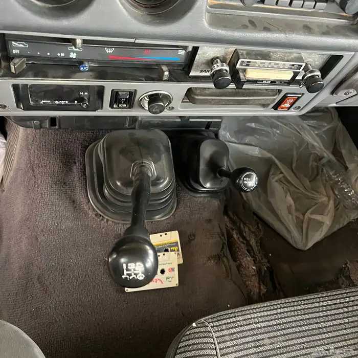 لاندكروزر نظيف وكالة 23