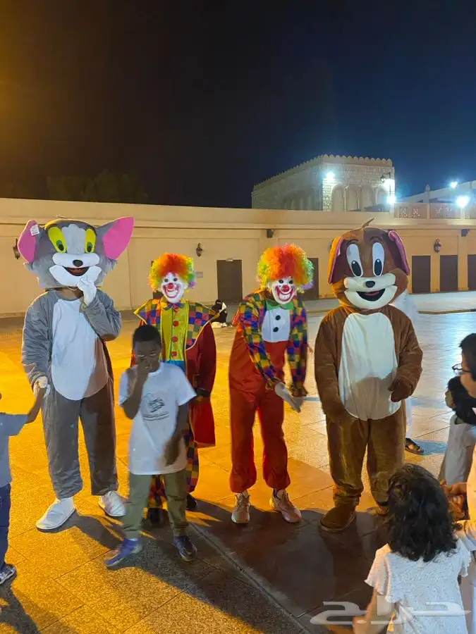 مهرجين وشخصيات كرتونيه وعروض نار 2