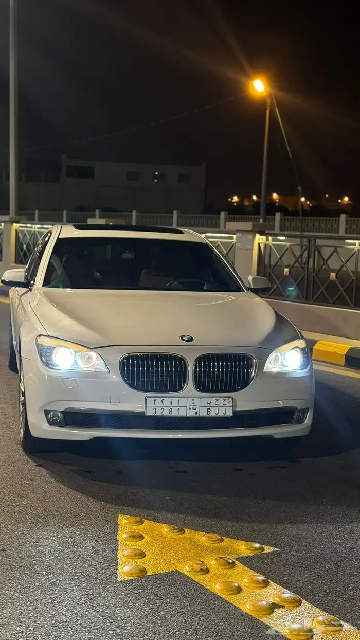 بي ام 750 2012 23