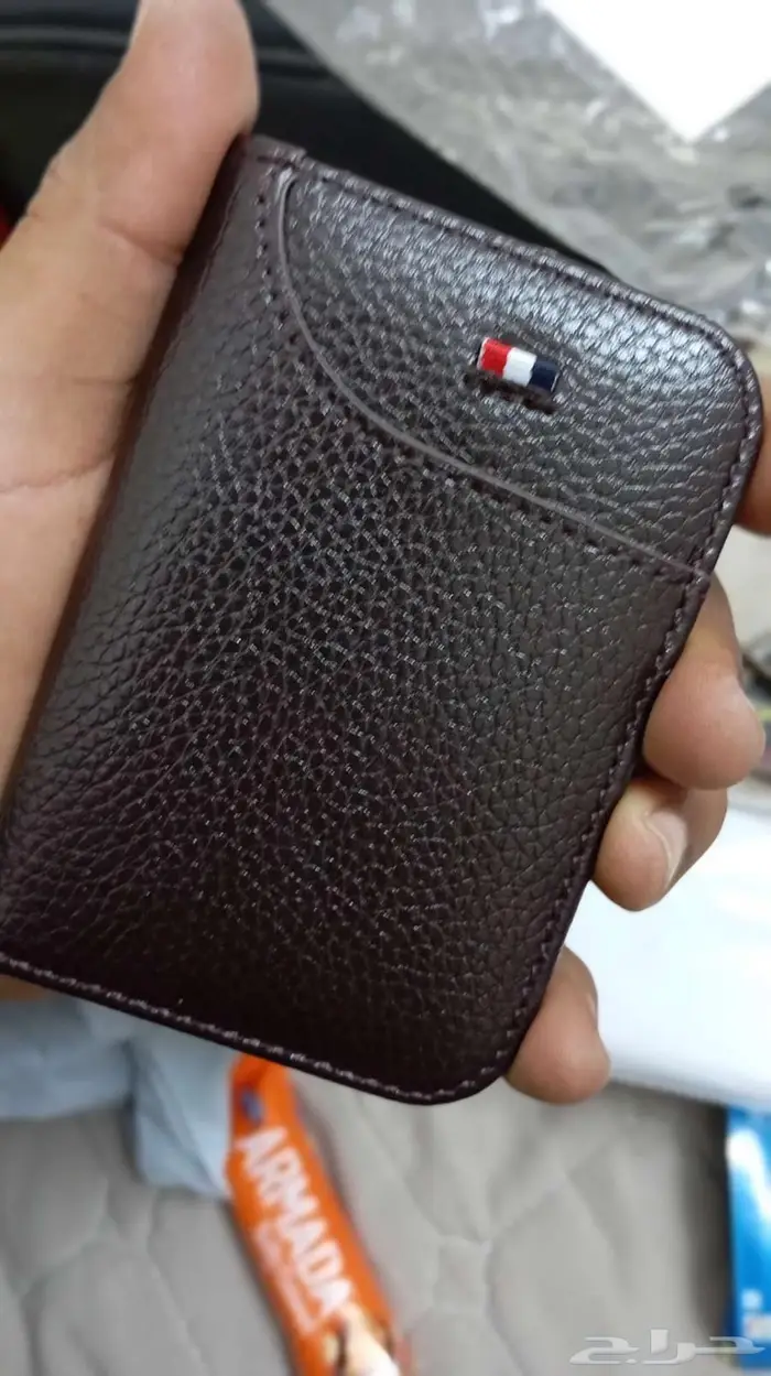 محفظة بطاقات أنيقة باللون كوفي مميز 0