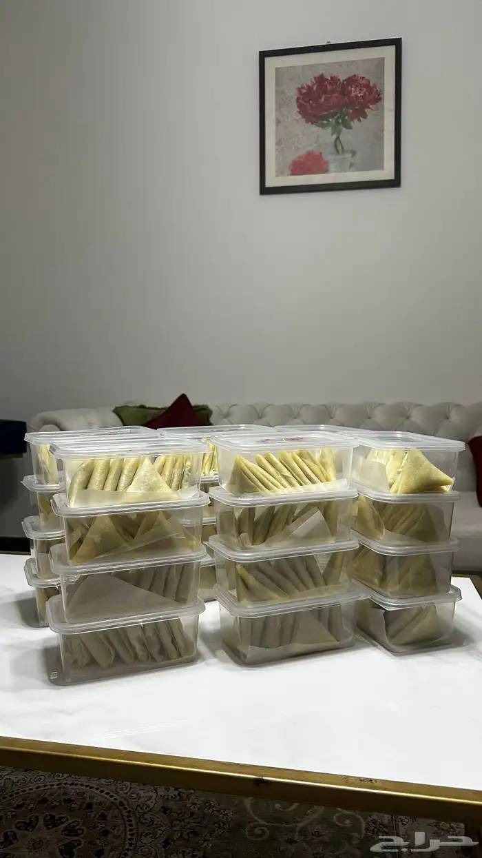 يوجد لدينا مفرزنات لحم دجاج جبن ومطبق بيض 1