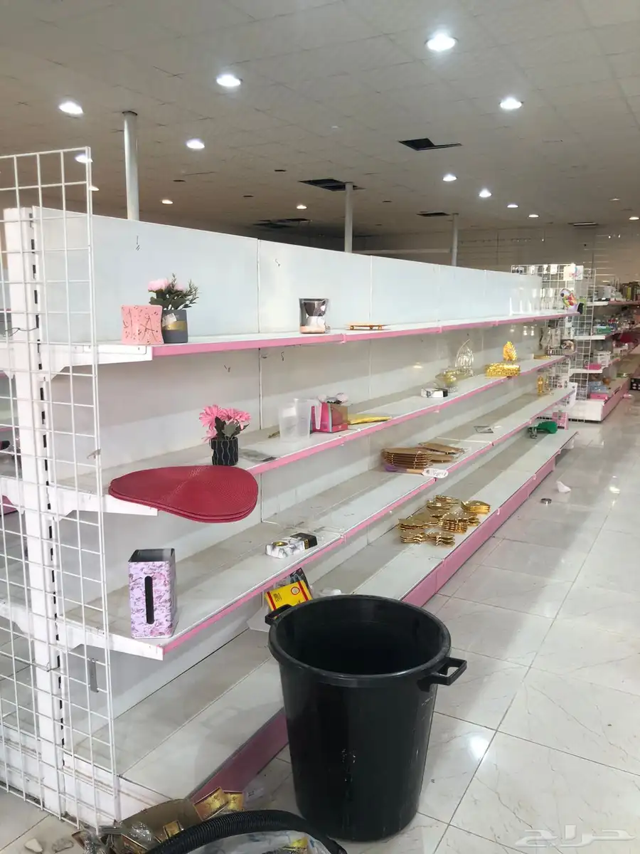 رفوف بقالة (67)متر وسط   30 متر جدار 0