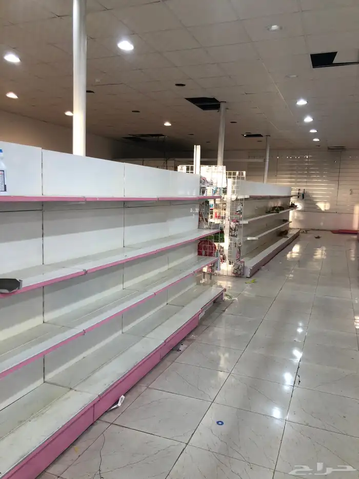 رفوف بقالة (67)متر وسط   30 متر جدار 2