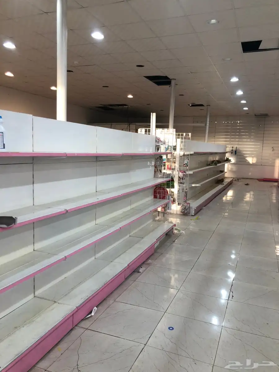 رفوف بقالة (67)متر وسط   30 متر جدار 2