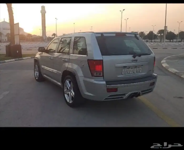 للبيع جيب SRT8 4
