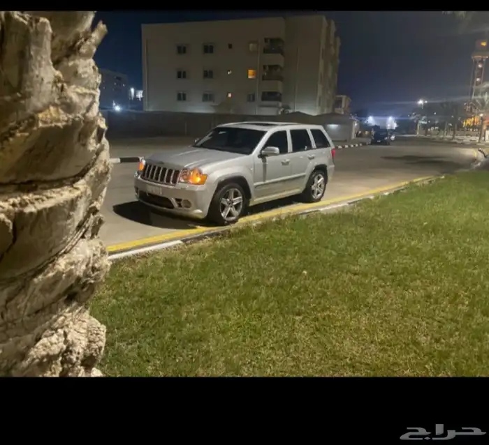 للبيع جيب SRT8 2
