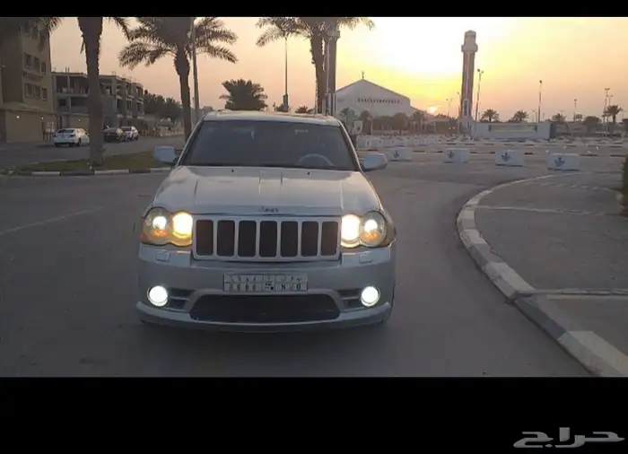 للبيع جيب SRT8 27