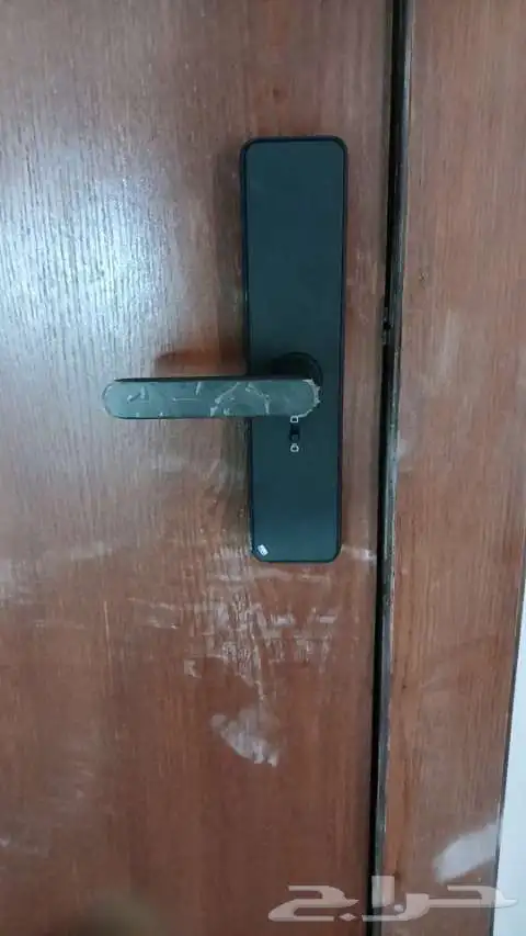 فني تركيب القفل الذكي 3