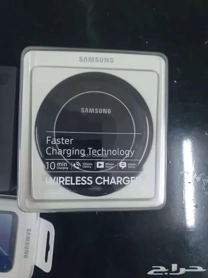 سبيكر سامسونج ليفل بوكس وشاحن لاسلكي ب150 فقط 3