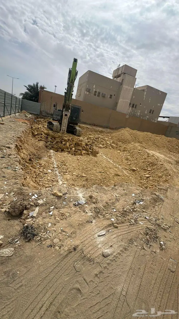 حفر وترحيل  بوكلين للايجار 0