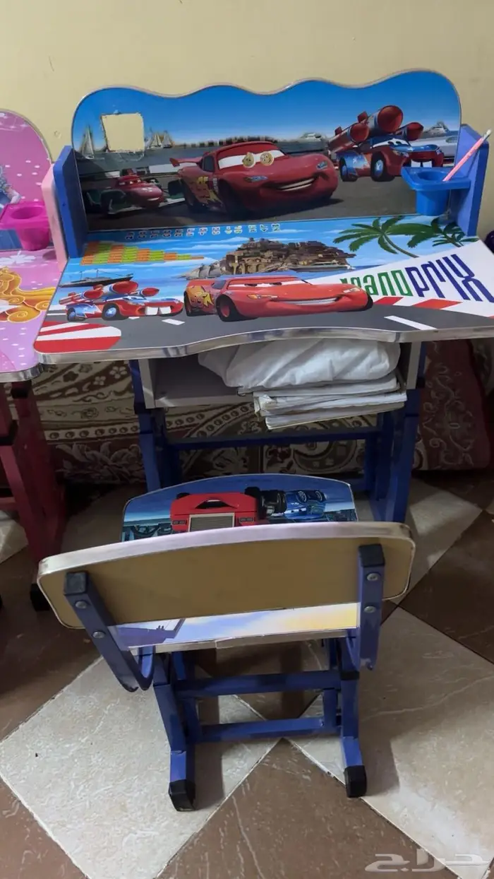 كرسي سيارة ومكتب أو طاولة واجبات أطفال 1