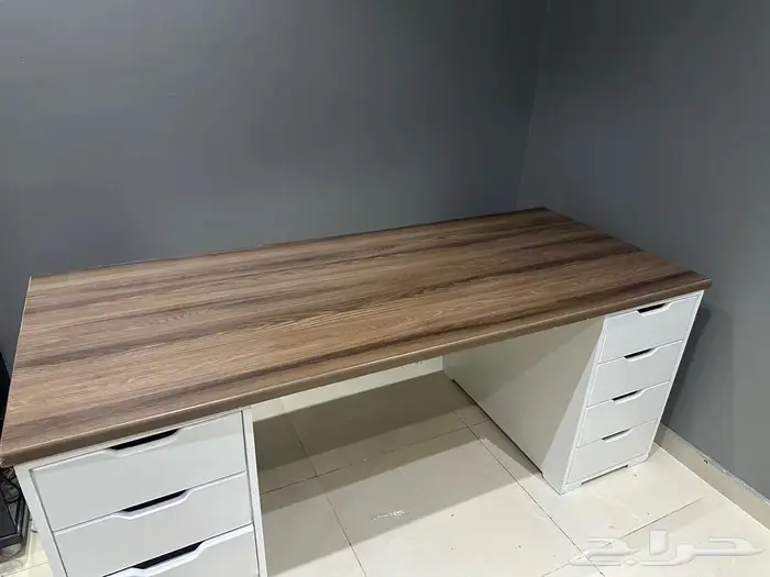 طاولة قيمنق او شبيهة ايكيا ( جديده لم تستخدم نهائيا) 0