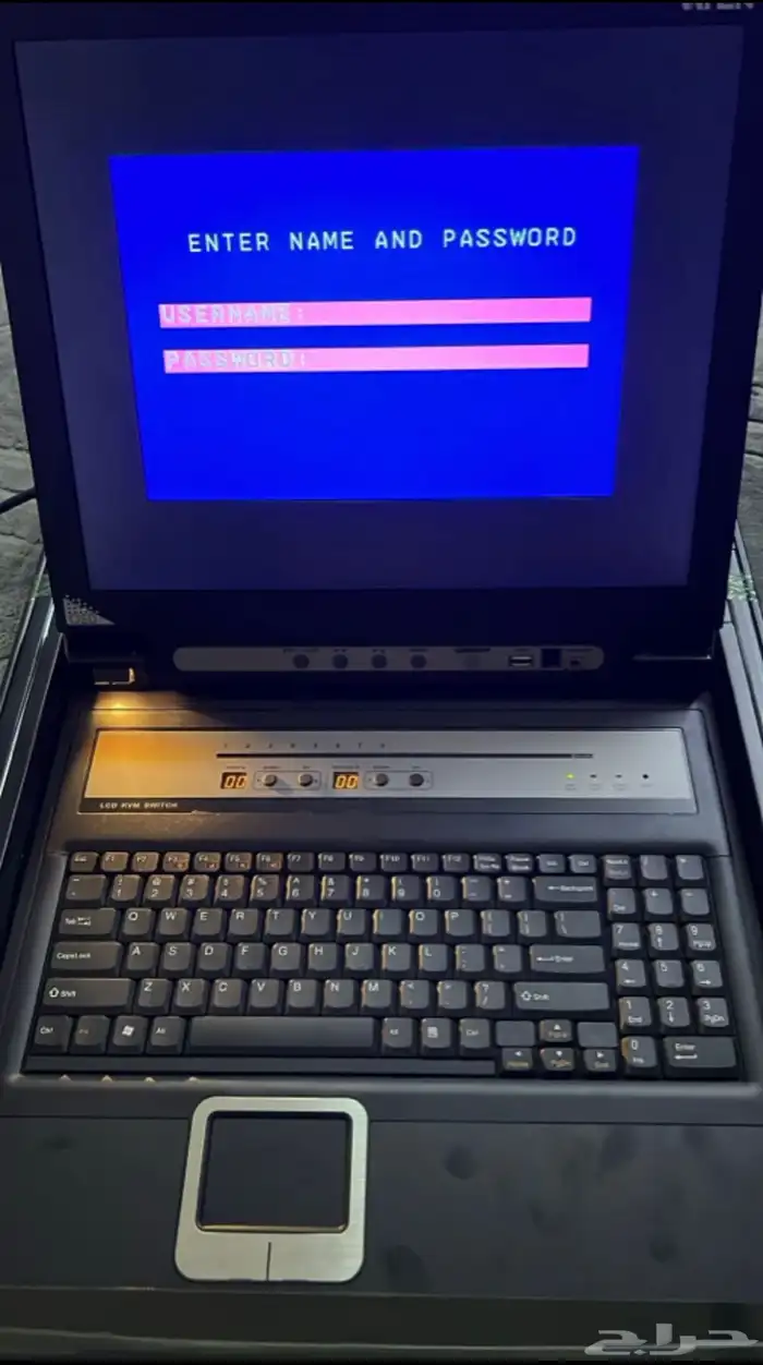 جهاز سيرفر رئيسي KVM 1