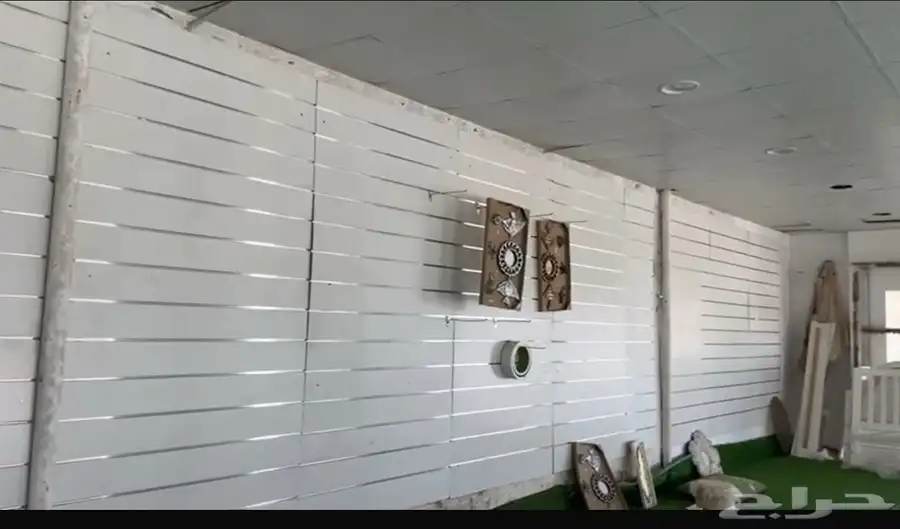 رفوف بقالة (67)متر وسط   30 متر جدار 5