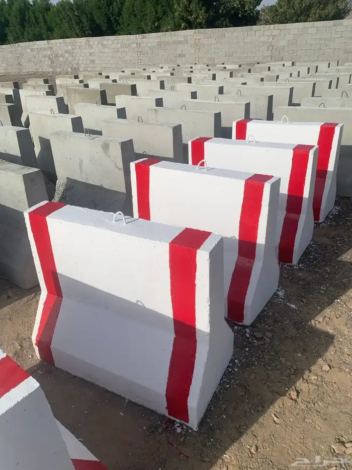 حواجز خرسانية سفتي صبات مصدات و قواعد اناره 3