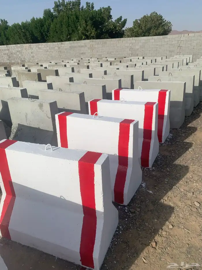 حواجز خرسانية سفتي صبات مصدات و قواعد اناره 5