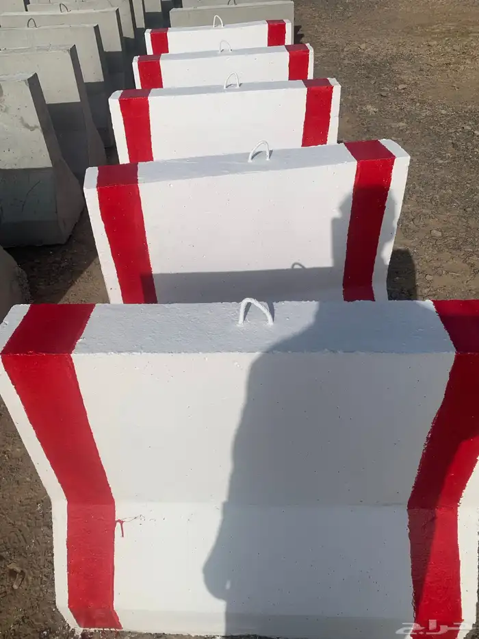 حواجز خرسانية سفتي صبات مصدات و قواعد اناره 1