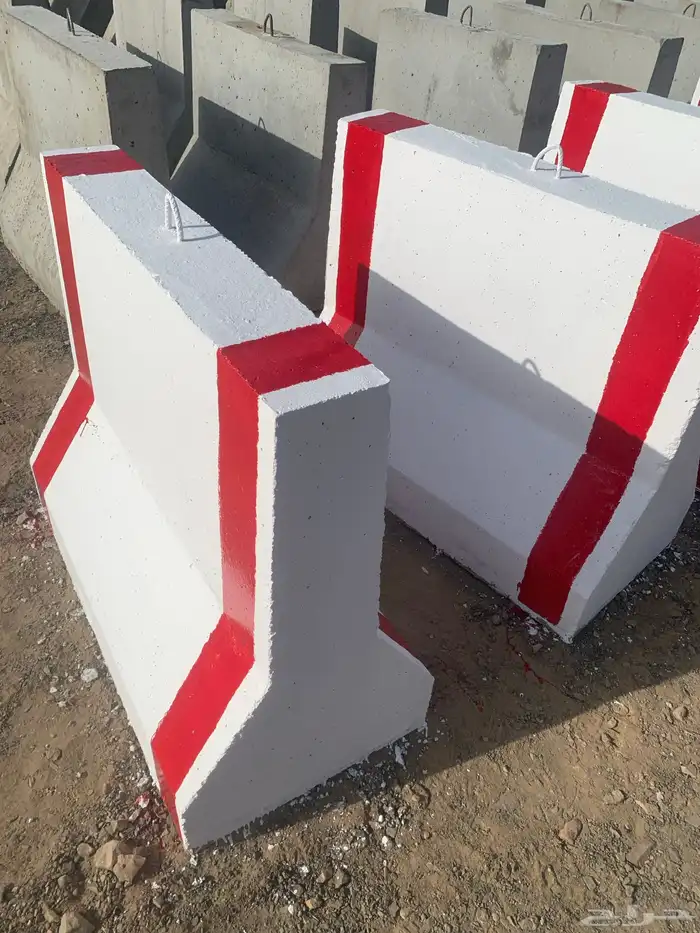 حواجز خرسانية سفتي صبات مصدات و قواعد اناره 6