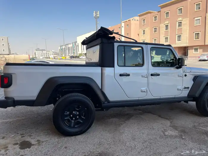2023 جيب جلاديتور 2023 Jeep gladiator 19