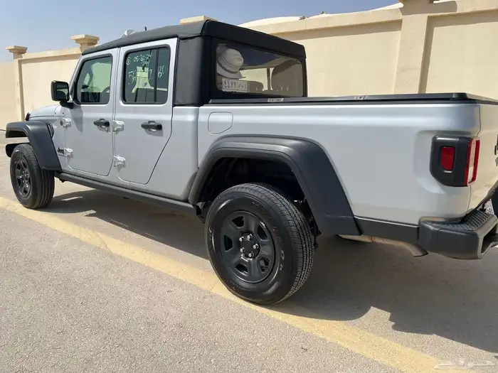 2023 جيب جلاديتور 2023 Jeep gladiator 23