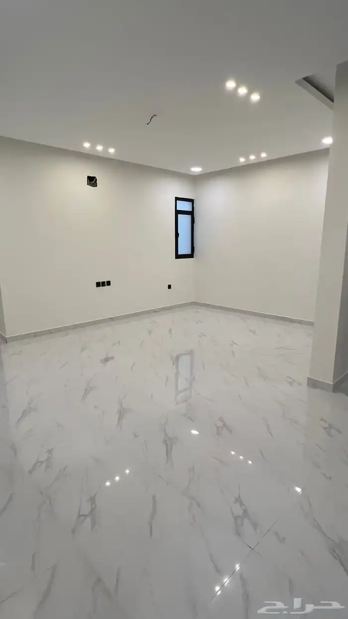 للبيع شقق حي بدر دور اول. وملحق ..المساحات 165 6