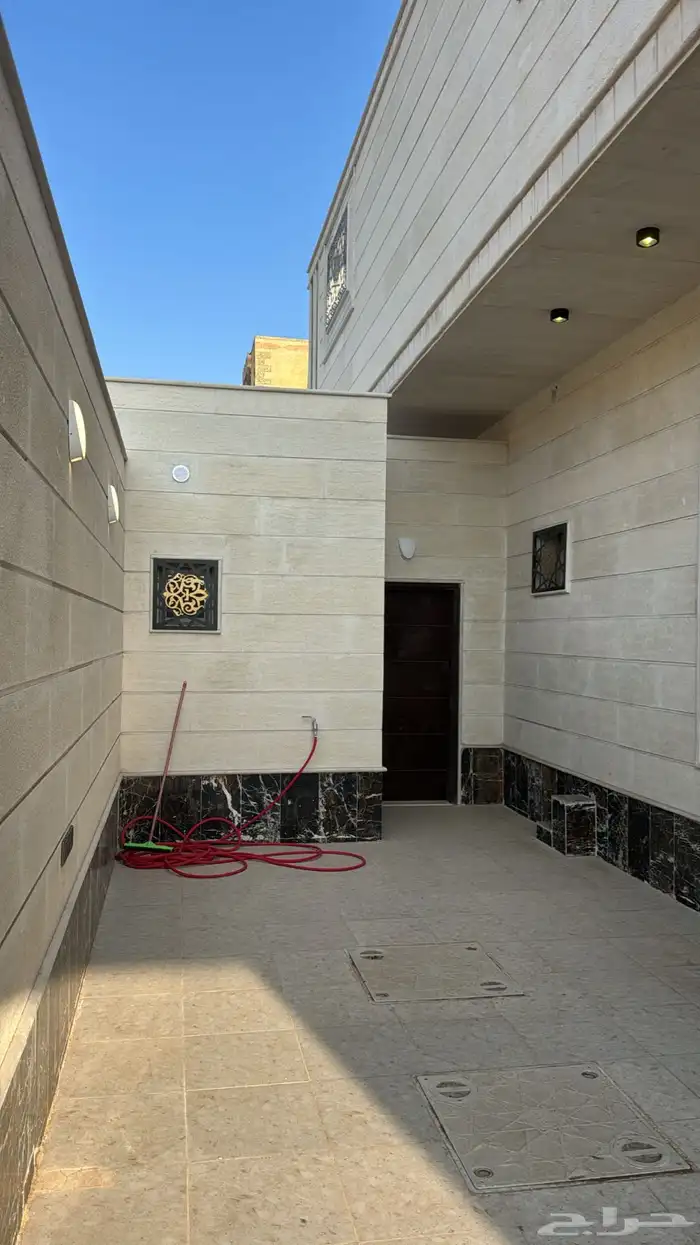 للبيع عمارة جاهزة للسكن بالعزيزية 6