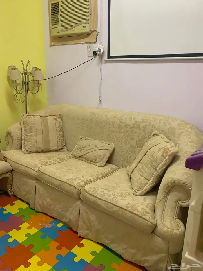 طقم كنب كبير للبيع بسعر رمزي جد ا 0