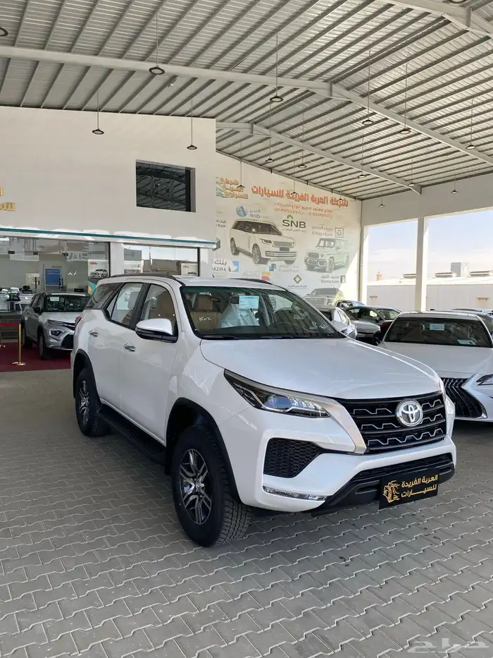 تويوتا فورشنر GX2 موديل 2025 اللون ابيض بنزين مكينه 2700 1