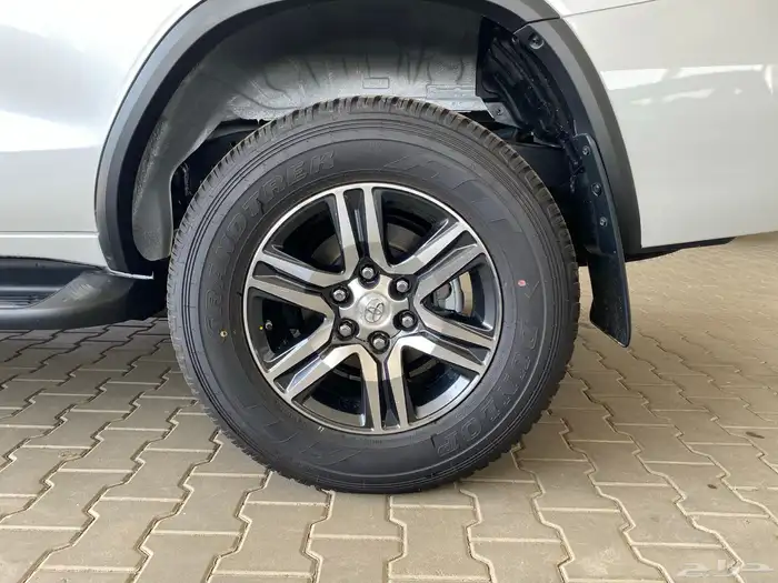 تويوتا فورشنر GX2 موديل 2025 اللون ابيض بنزين مكينه 2700 16