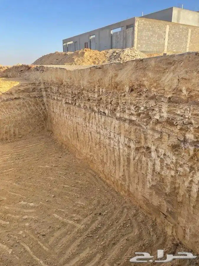 مقاول حفر وترحيل بوكلين 3