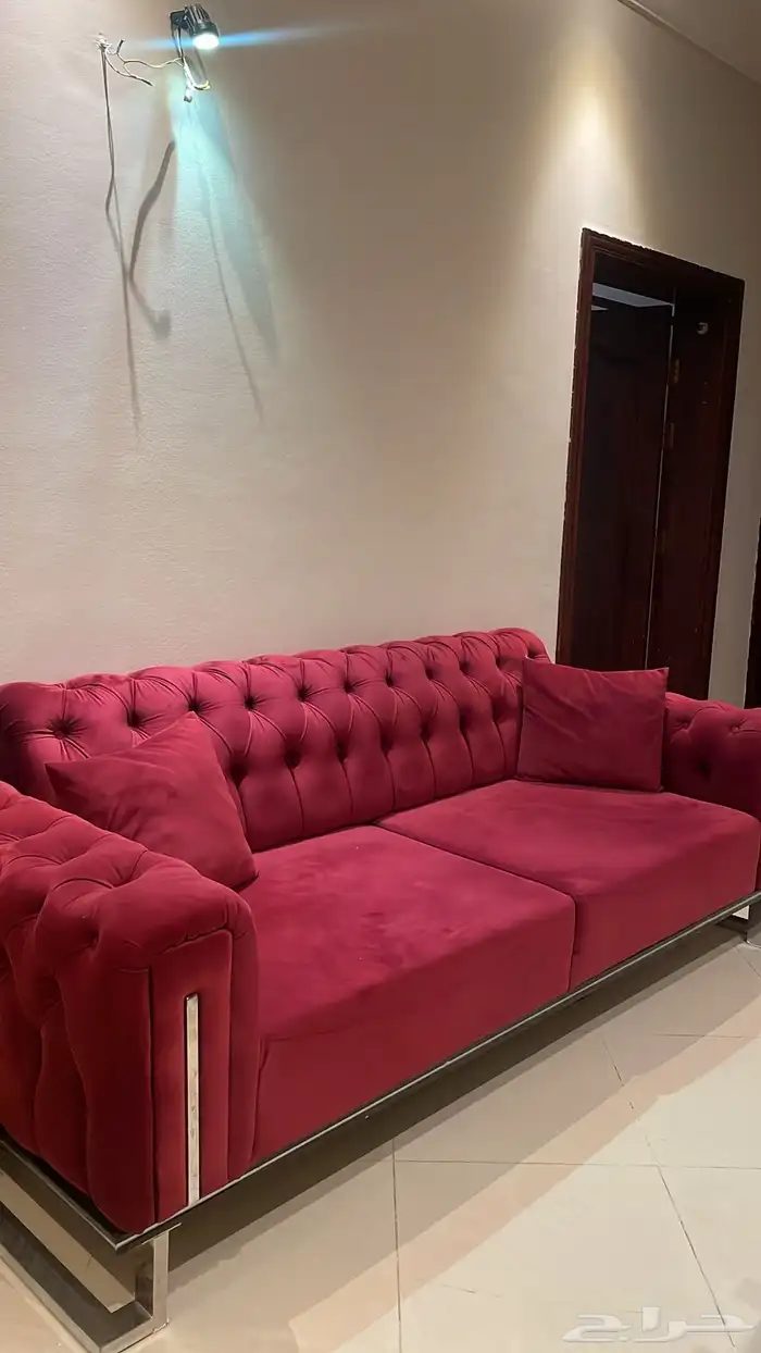 كنب وكراسي وطاولة للبيع 1