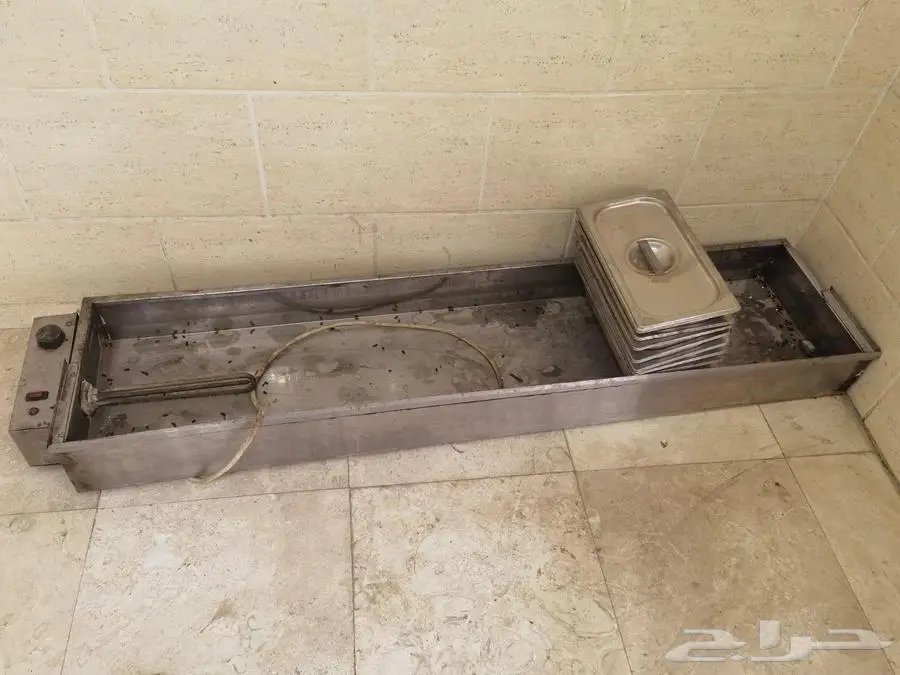 أدوات بوفيه وكراسي حلاق مستعمل 5