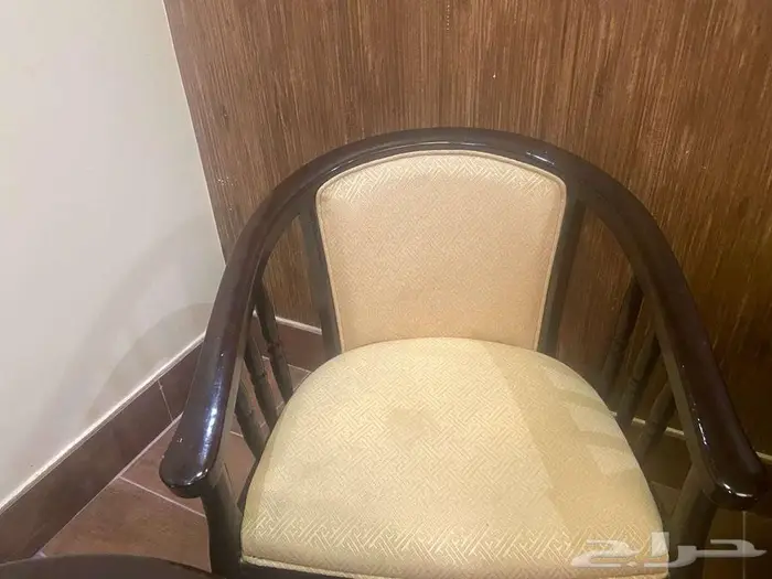 قطع اثاث وتحف منوعة للبيع 2