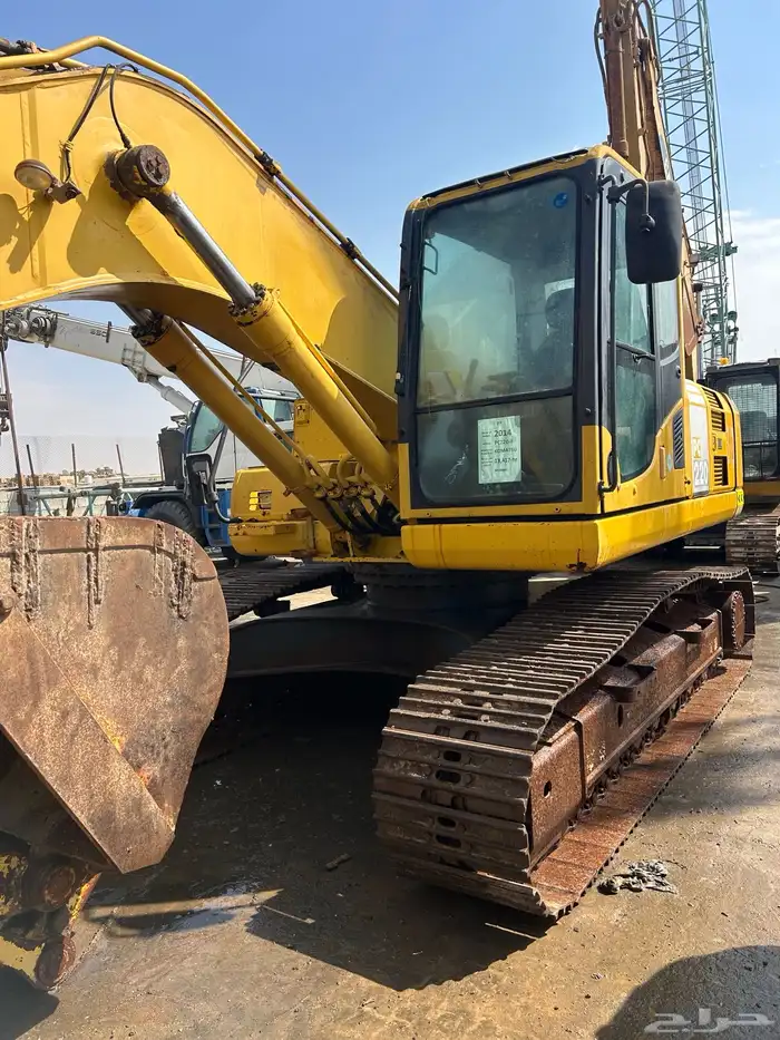 كوماتسو 220 في الامارات 13